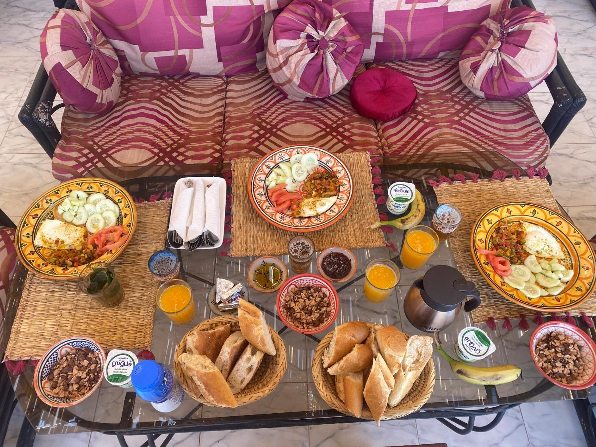 מלון Tamraght Red Carpet Surf Camp Sea, Mountain & Garden Escape מראה חיצוני תמונה