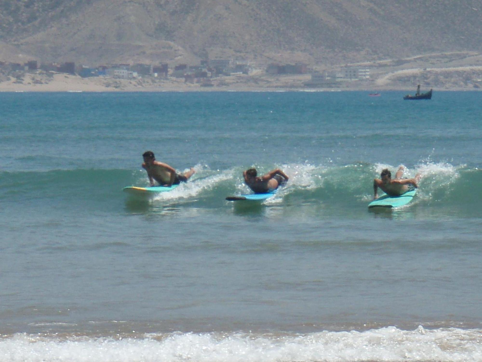 מלון Tamraght Red Carpet Surf Camp Sea, Mountain & Garden Escape מראה חיצוני תמונה