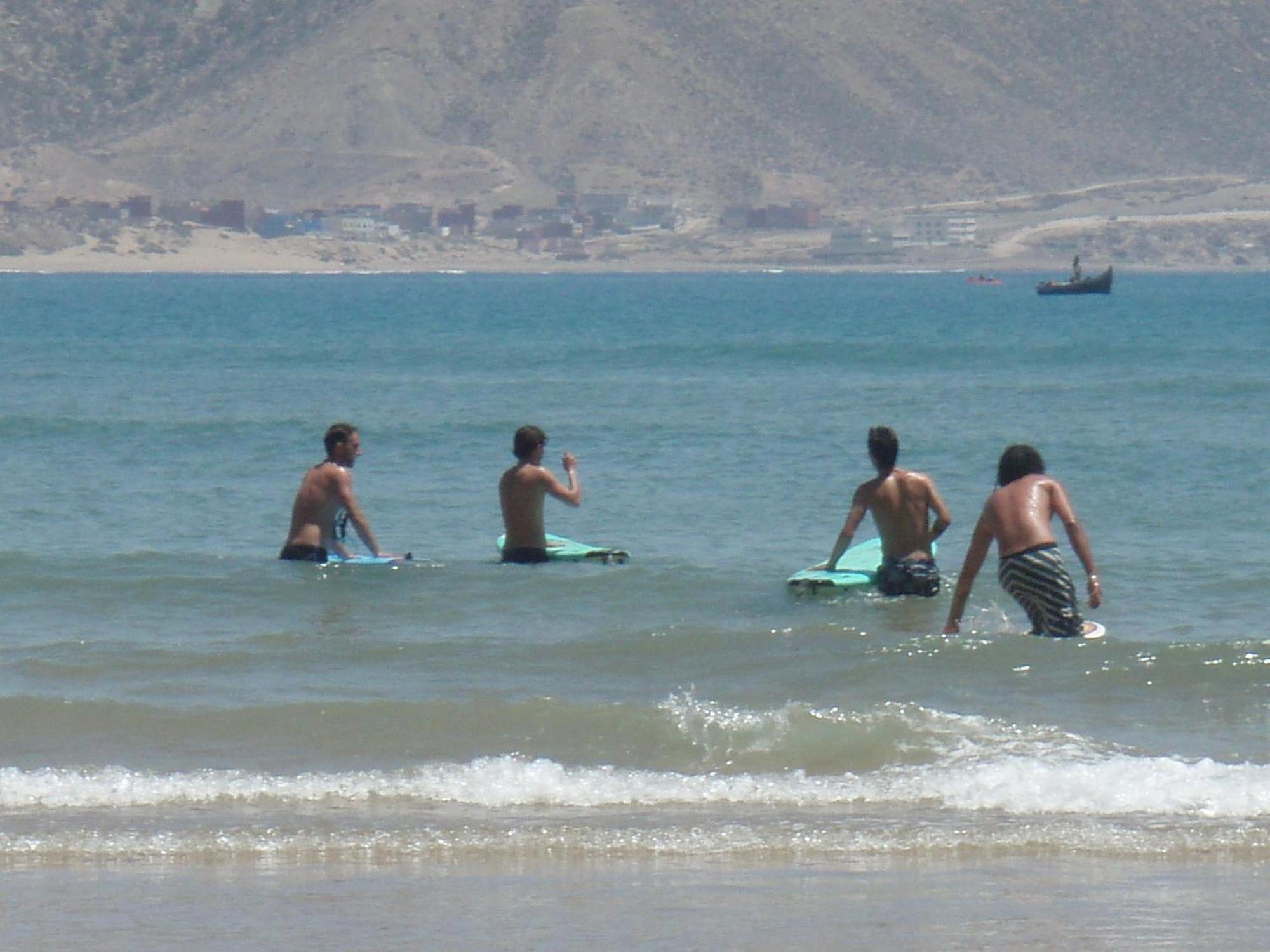 מלון Tamraght Red Carpet Surf Camp Sea, Mountain & Garden Escape מראה חיצוני תמונה